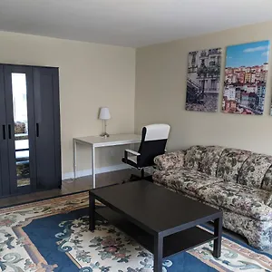 Apartment 3 Bdr Appartement,wifi,netflix Free Parking, Montreal