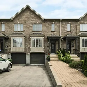 Apartment Comfort Townhouse Close To Airport, Montreal